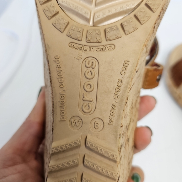 Crocs Aleigh Brown Leather Strappy Cork Platform Wedge Slip On Sandals sz 6W - Picture 11 of 11